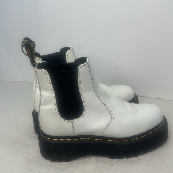 2976 Platform Chelsea Boot from Dr.Martens - Picture 4 of 11